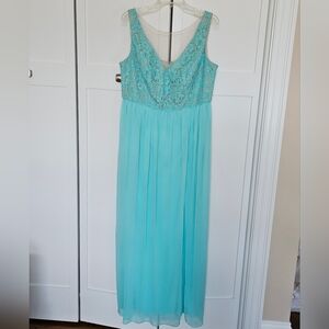 illusion v-neck lace and mesh gown size 16